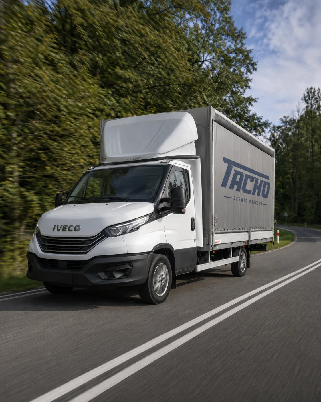 Montaż inteligentnego tachografu Smart Tacho 2 w pojeździe dostawczym Iveco Daily we Wrocławiu